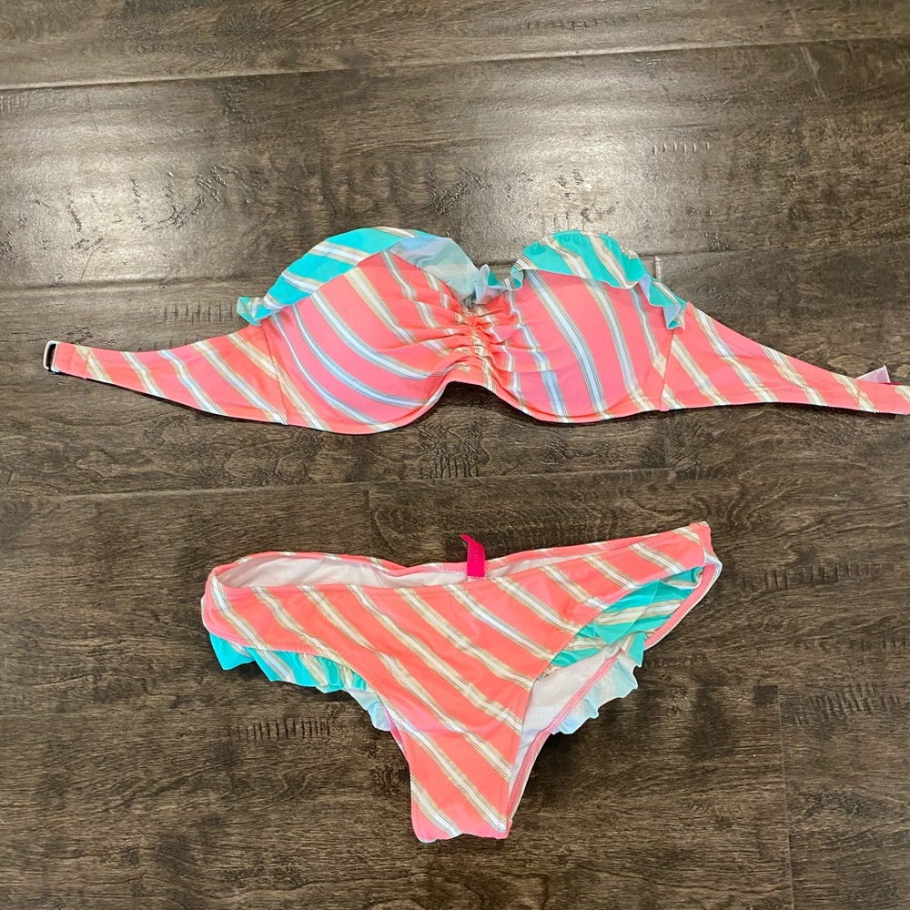 Victoria’s Secret bikini ruffle cheeky bottom